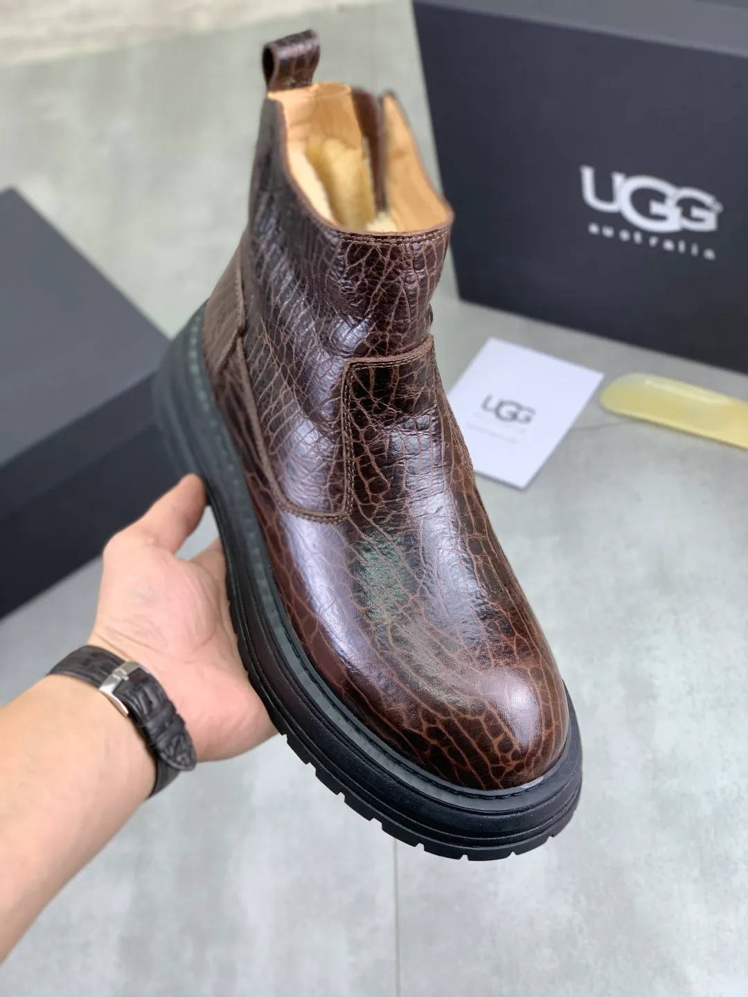 Men's men's shoes 💰P660 New arrival 🆕🆕🆕 IUGGI Men's British retro Martin boots Winter new men's outdoor hiking boots First layer of cowhide on the outside and wool on the inside Comfortable and warm Rubber sole sole Non-slip and firm Trendy and fashionable Casual and versatile Size: 38-44 (45 customized) Color: three colors